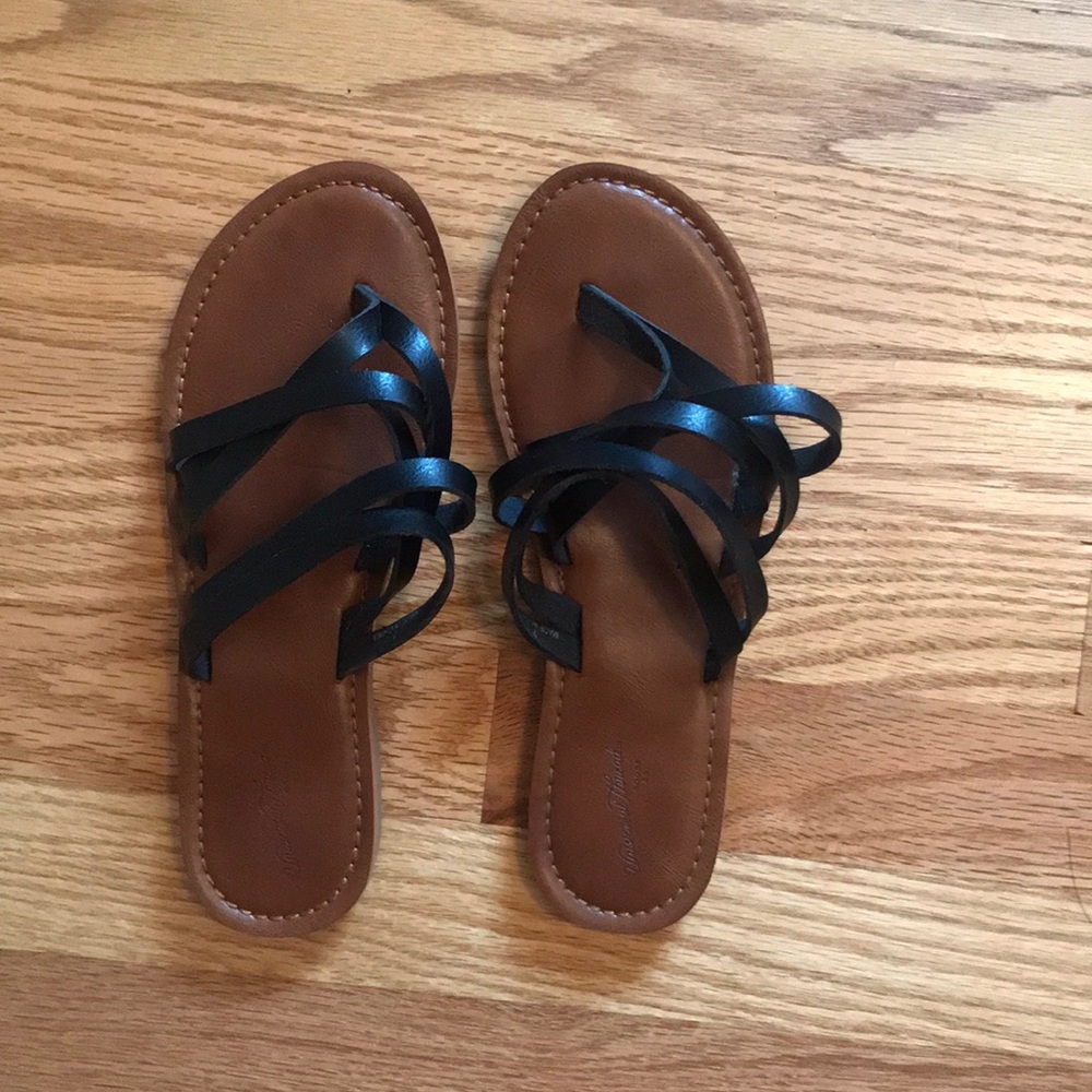 Universal thread sandals